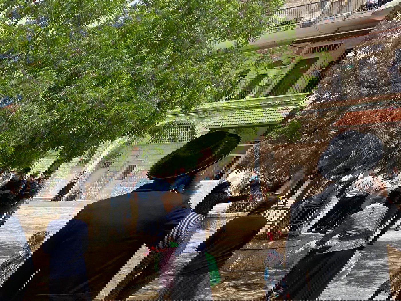 תושבי מאה שערים ב'קבלת פנים' למפקד החדש