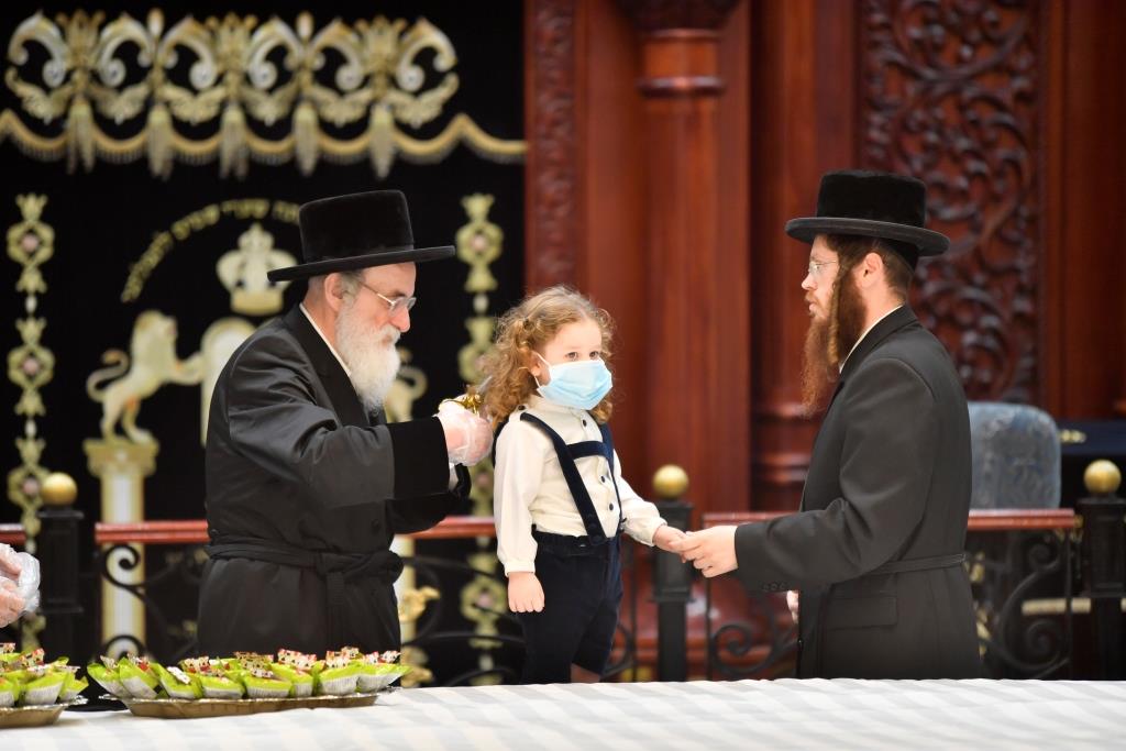 צפו בתיעוד: כך ציינו את ל"ג בעומר בויז'ניץ