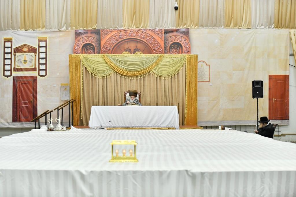 צפו בתיעוד: כך ציינו את ל"ג בעומר בויז'ניץ