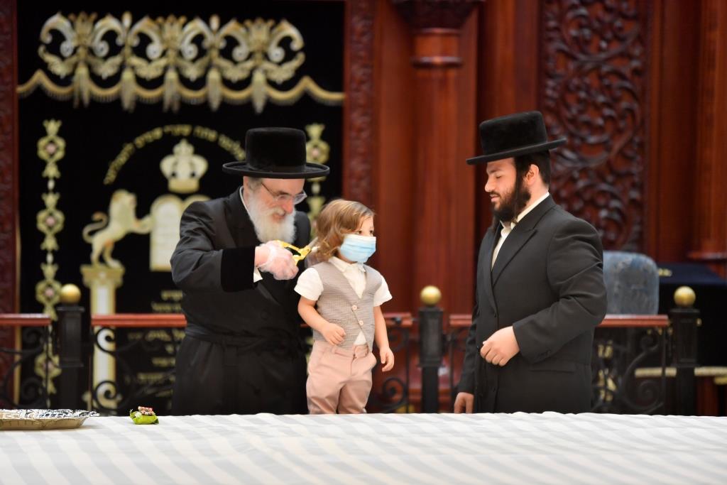 צפו בתיעוד: כך ציינו את ל"ג בעומר בויז'ניץ