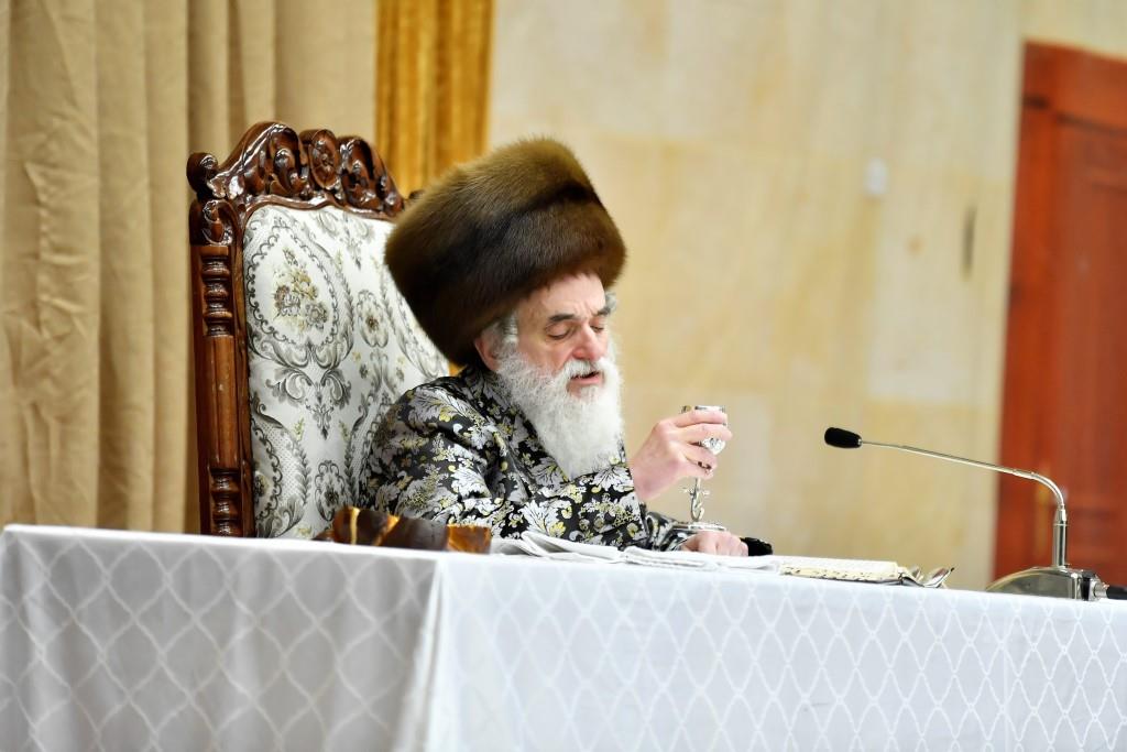 צפו בתיעוד: כך ציינו את ל"ג בעומר בויז'ניץ