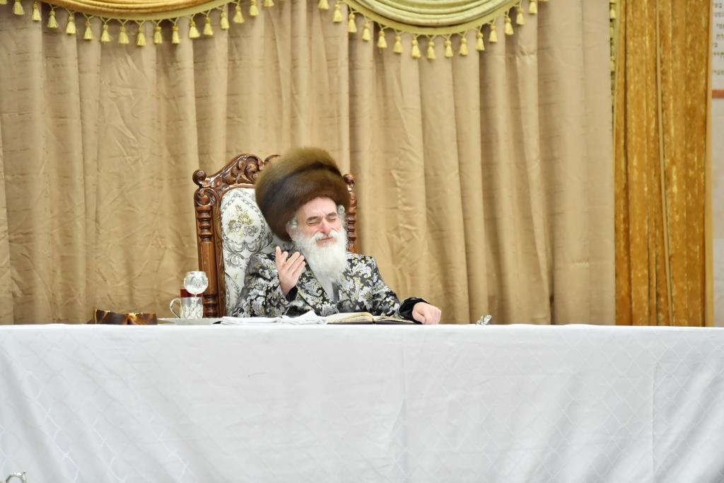 צפו בתיעוד: כך ציינו את ל"ג בעומר בויז'ניץ