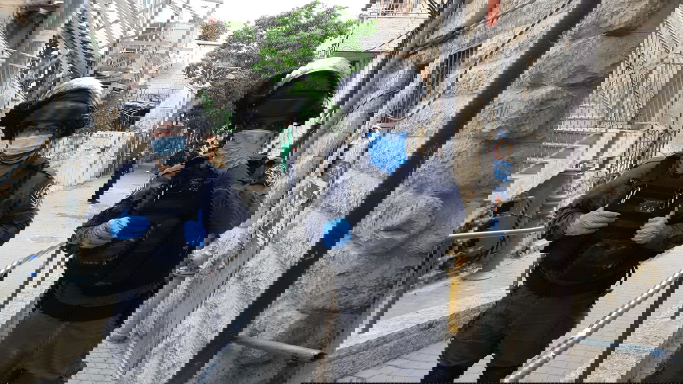 כוחות משטרה פרצו לבית כנסת של קיצונים