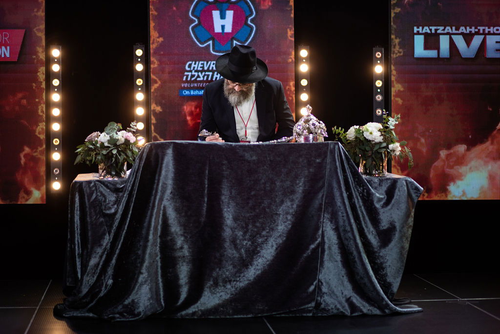 ברל יוניק יוזם הפרויקט בכתיבת אות בספר התורה להצלת עם ישראל