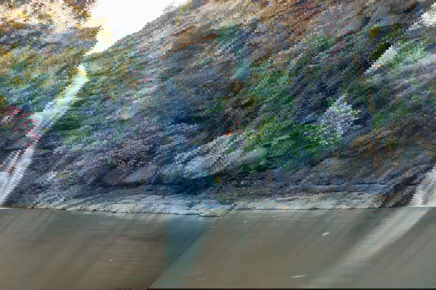 לפי ההנחיות: סיור מצולם בנחל יהודיה