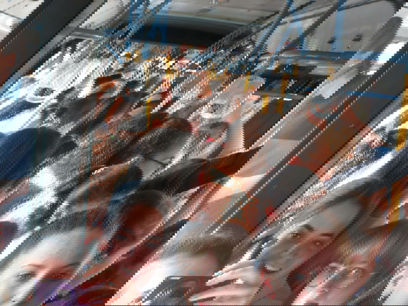 הנסיעות הצפופות באוטובוסים. אילוסטרציה