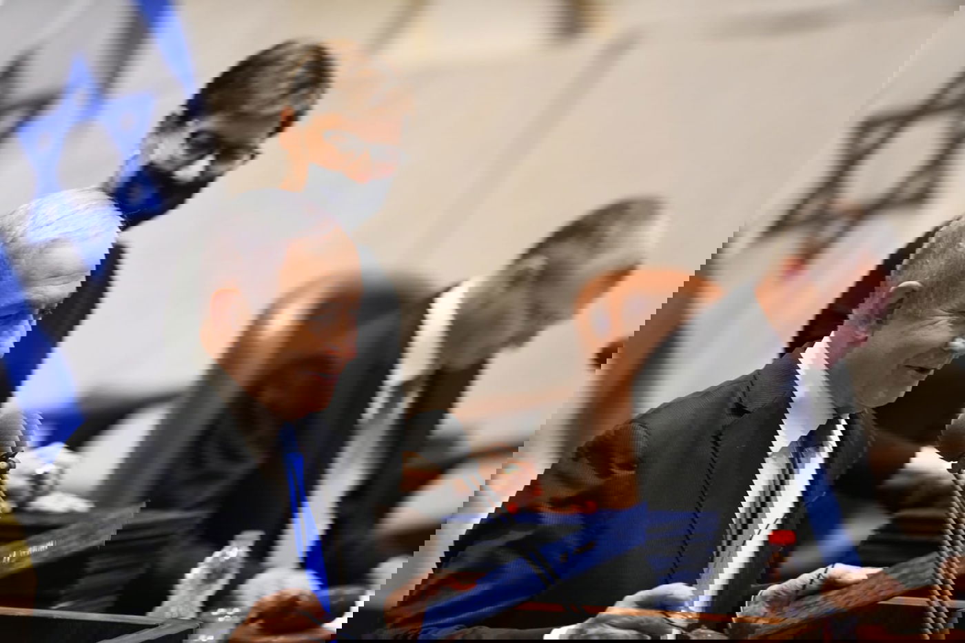 ממשלת האחדות יוצאת לדרך • נתניהו: "שמת לב שהתרגשתי?"