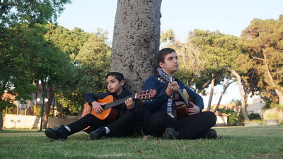 ילד הפלא יוצא לדרך עצמאית ומארח את אחיו: 'מחשבות'