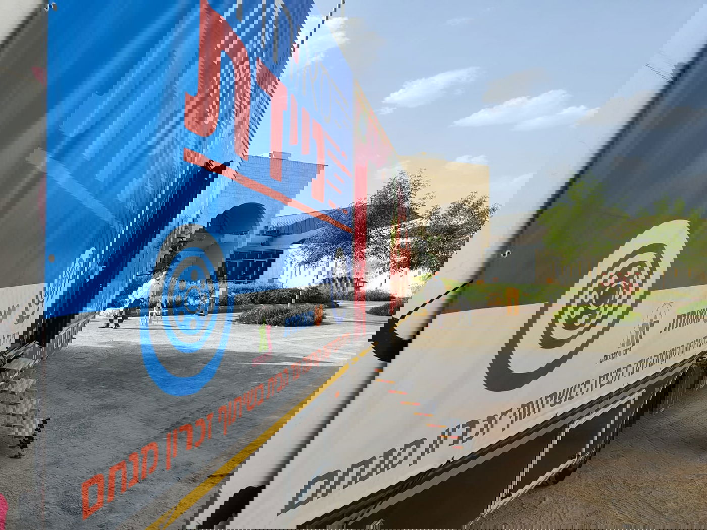 בחורי 'חברון' מתלוננים: הישיבה התנתה את קיום הבדיקות