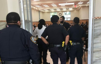 השוטרים בעת הגיעם למקום