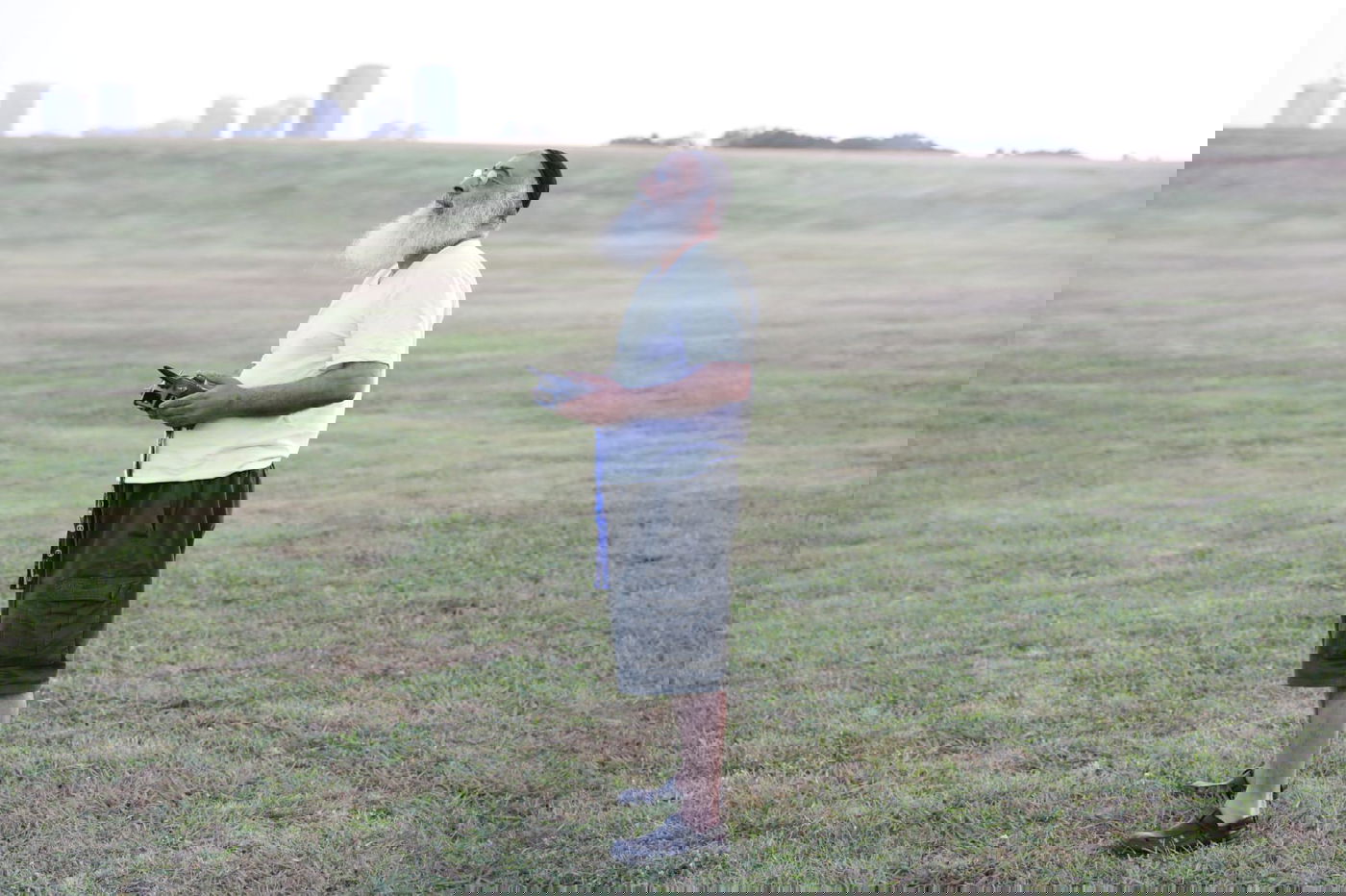 צפו: החמסין הכבד לא מנע מהבחורים לטייל ב'גני יהושע'