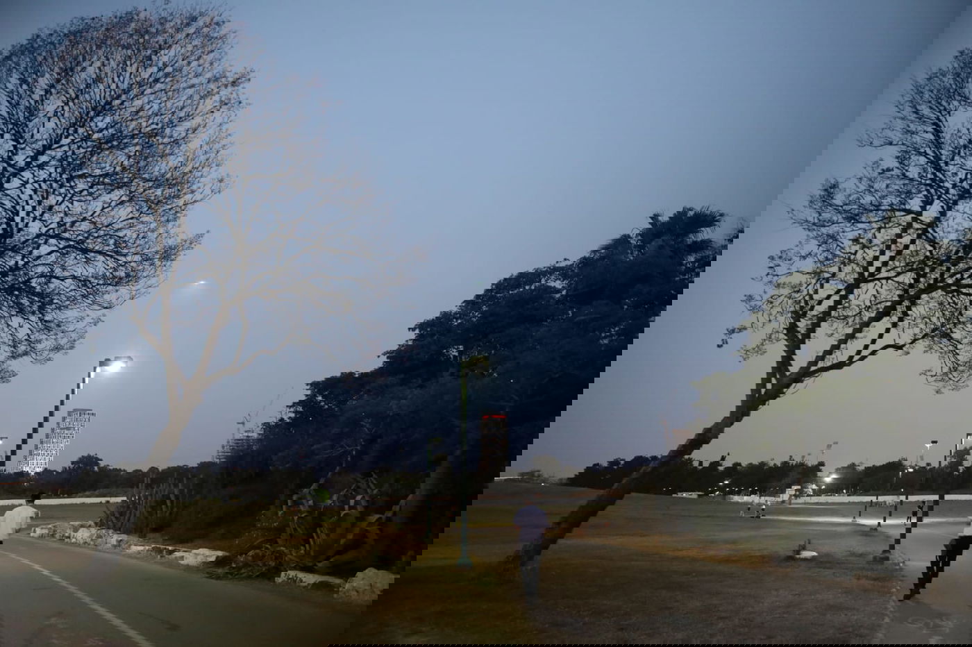 צפו: החמסין הכבד לא מנע מהבחורים לטייל ב'גני יהושע'