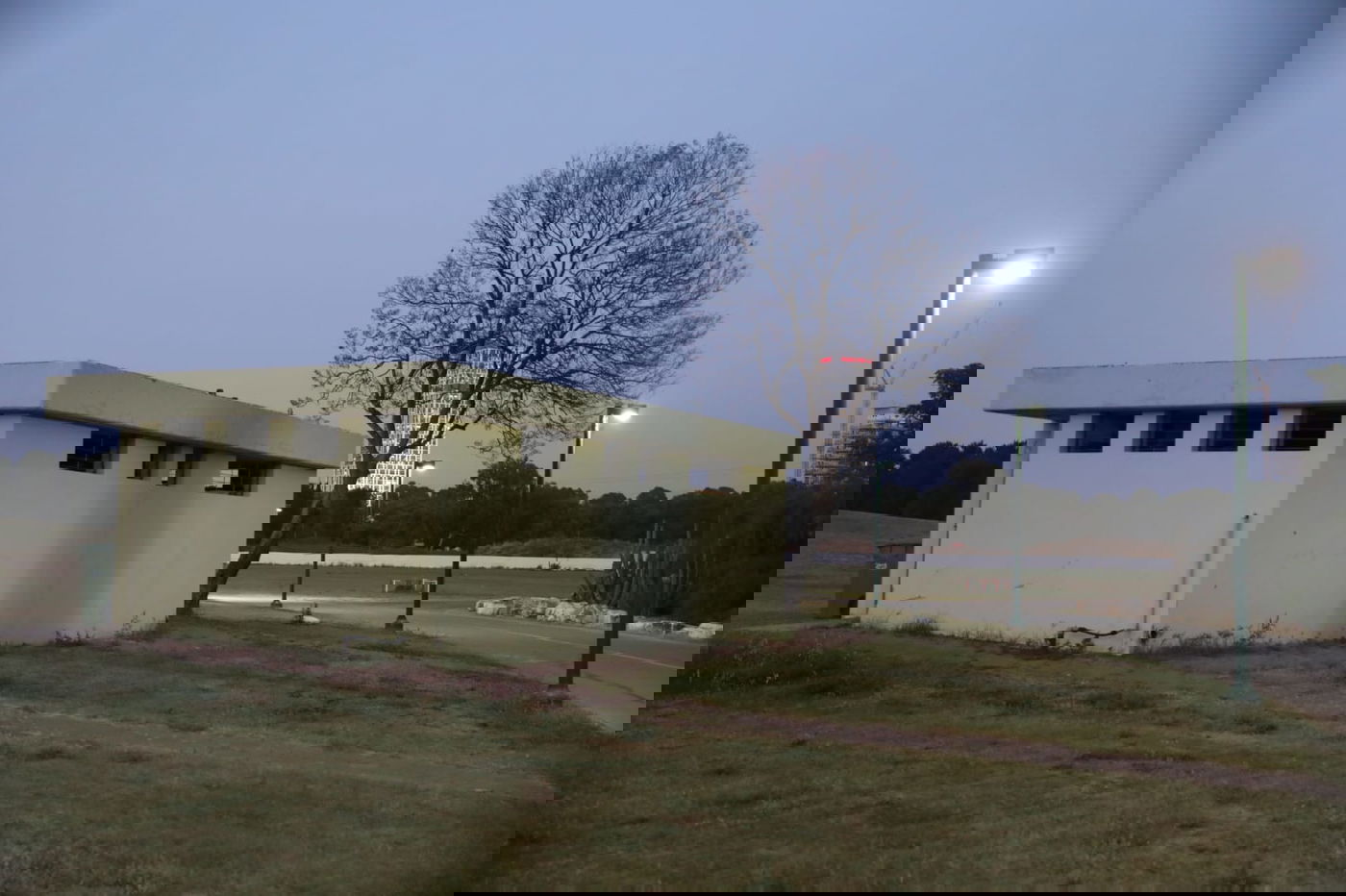 צפו: החמסין הכבד לא מנע מהבחורים לטייל ב'גני יהושע'