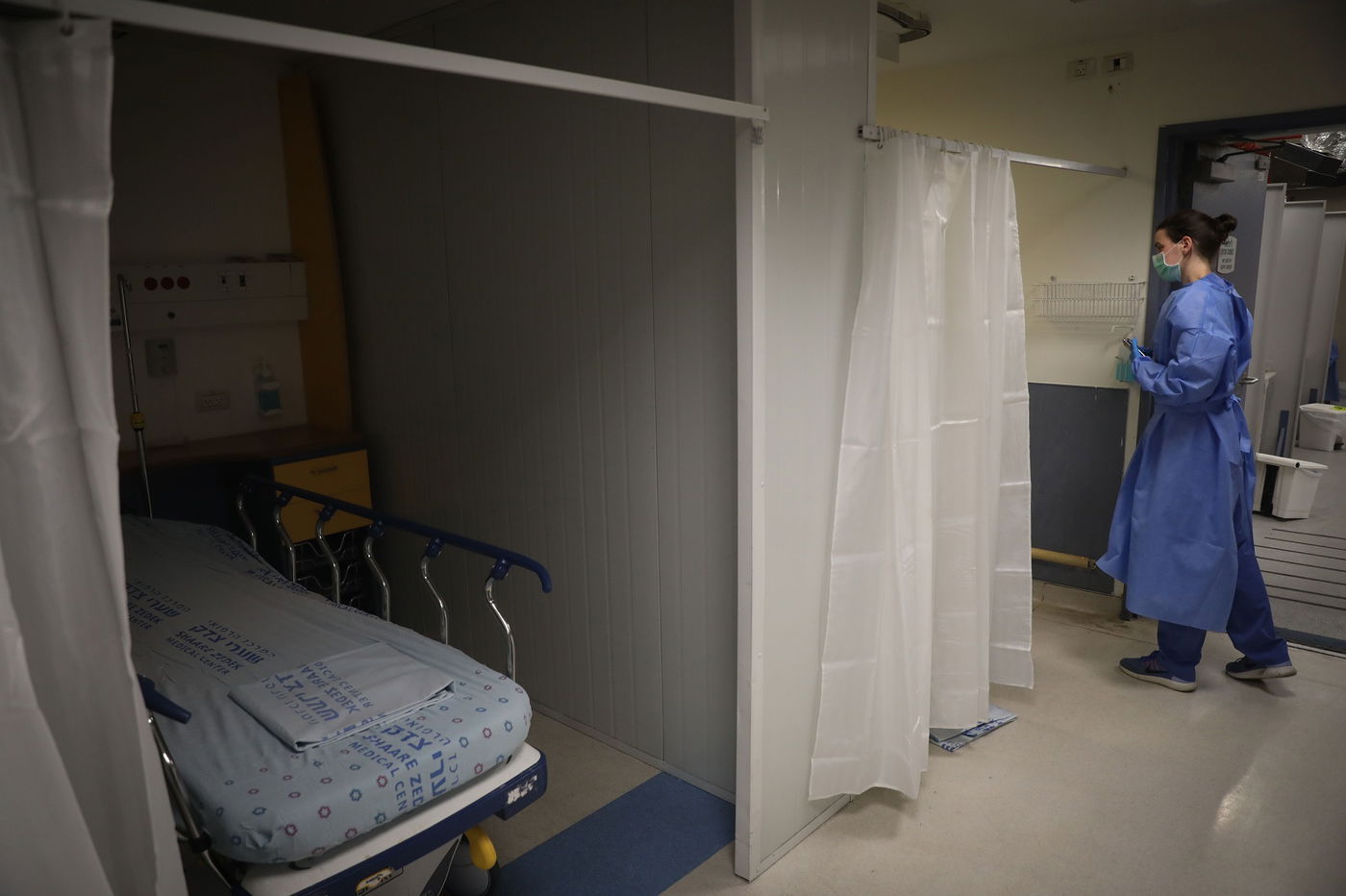 מיטות ריקות במחלקות הקורונה