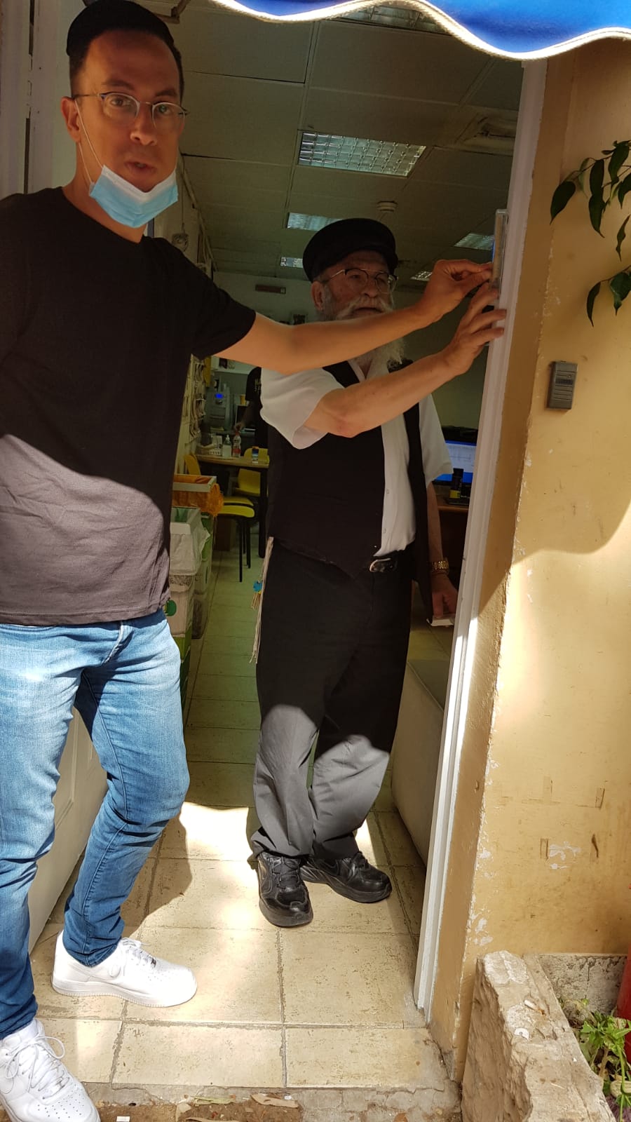 כשניב רסקין קבע מזוזה ב'אולפני הרצליה'