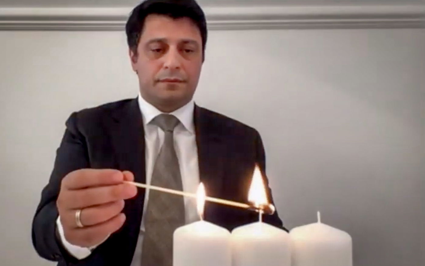 בצל הנגיף: תפילה חובקת עולם בכותל • צפו