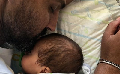 רוזיליו עם בנו התינוק