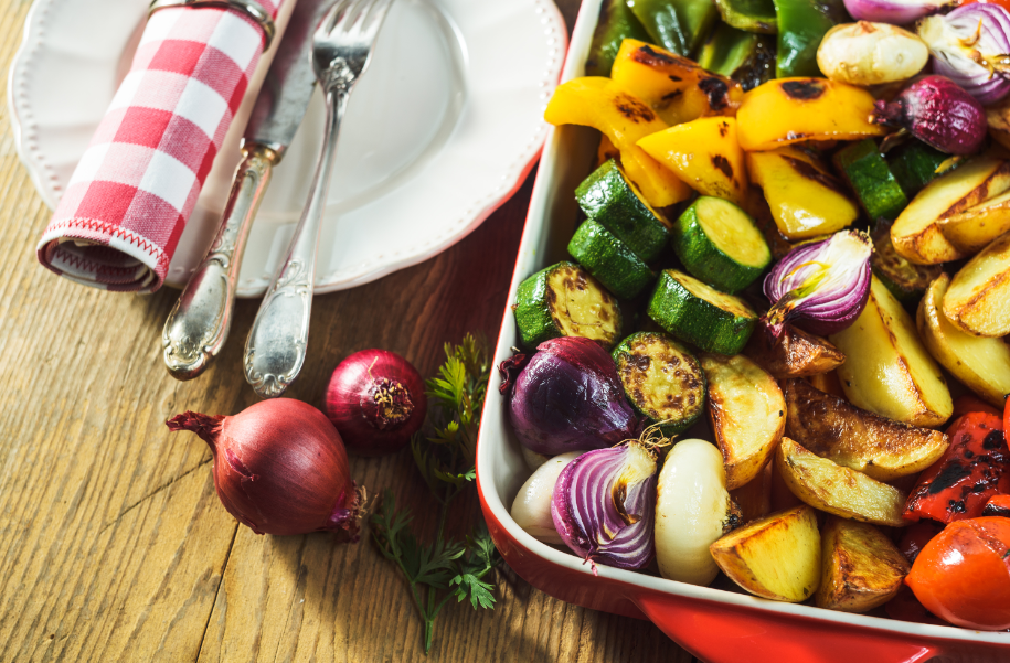 הטריק הזה ישדרג משמעותית את הירקות בתנור שלכם