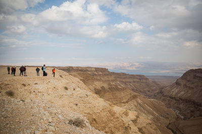 מטיילים בנחל צאלים, ארכיון