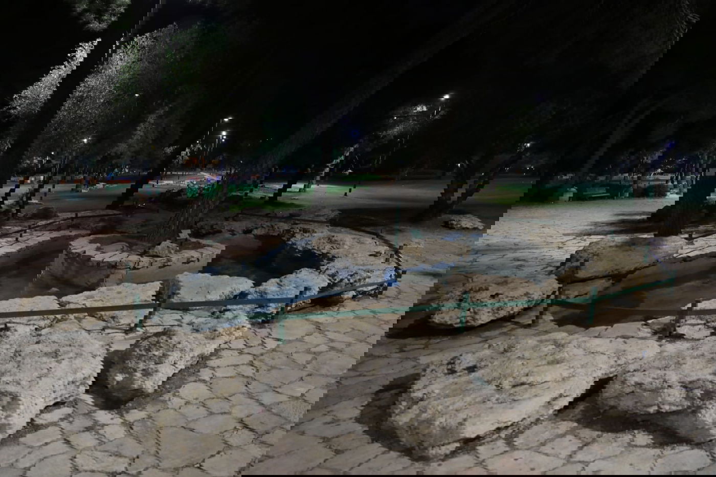 איך נראה גן העצמאות בלילה בזמן שרב? • צפו