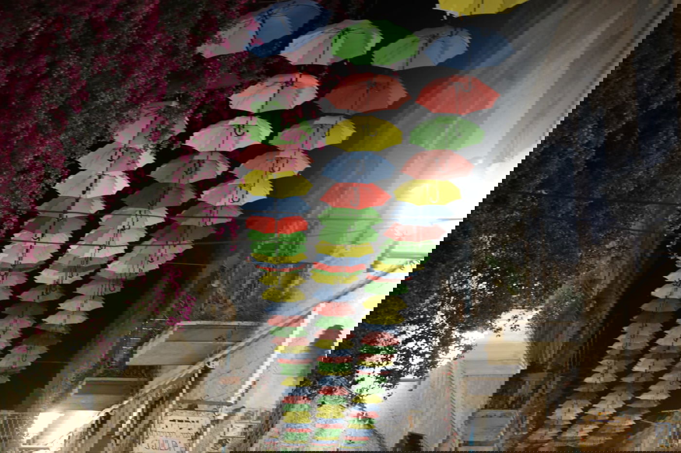 איך נראה גן העצמאות בלילה בזמן שרב? • צפו