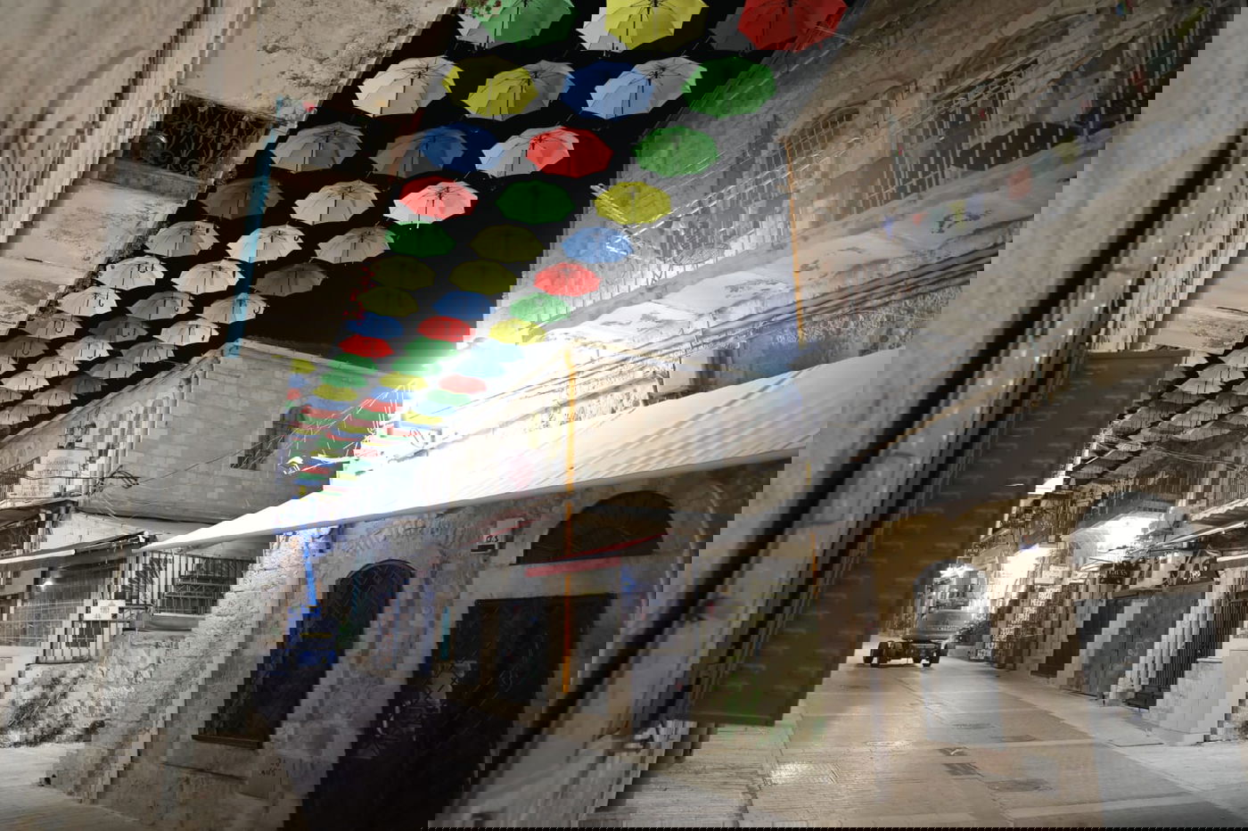 איך נראה גן העצמאות בלילה בזמן שרב? • צפו