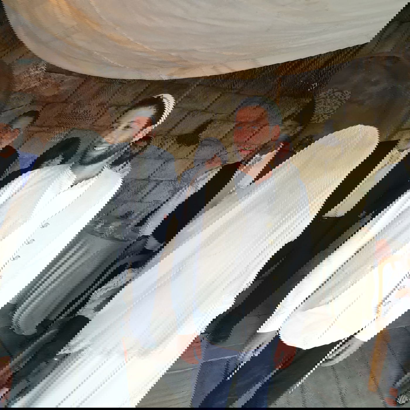 כשה'מזרחן' אירח בביתו טקס  חתונה  • צפו