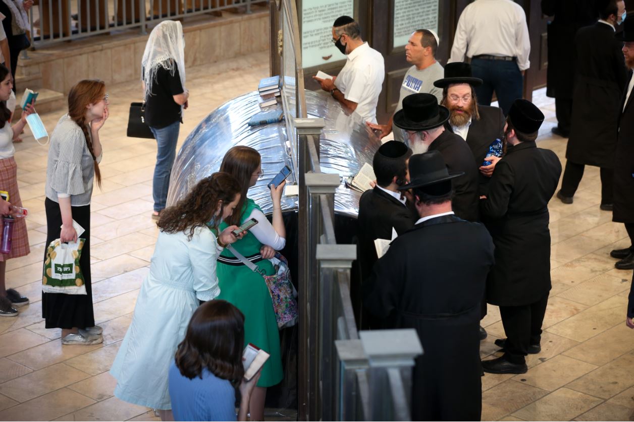 ערב ראש חודש סיון בקבר השל"ה • תיעוד