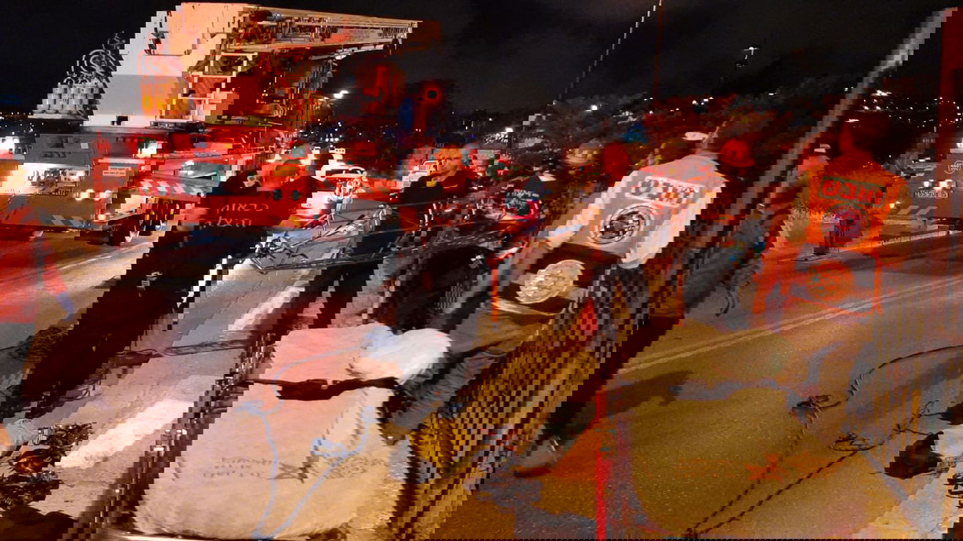 צעירה נפלה מגובה בסמוך לכותל המערבי