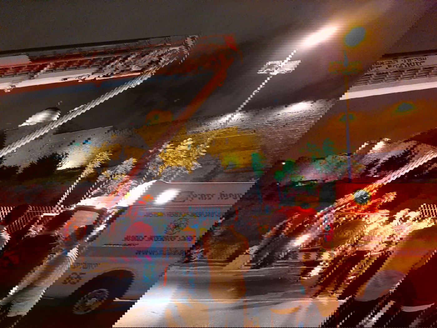 צעירה נפלה מגובה בסמוך לכותל המערבי