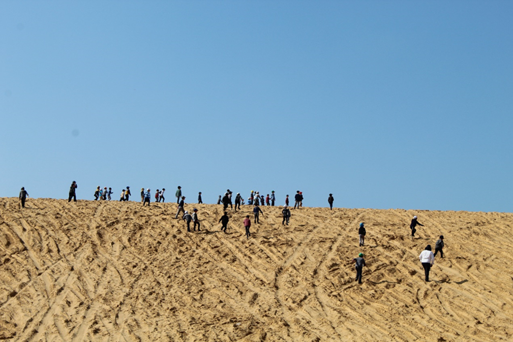 ילדי ישראל משחקים בחולות אשדוד