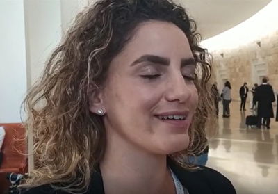 האלמנה, בבית המשפט