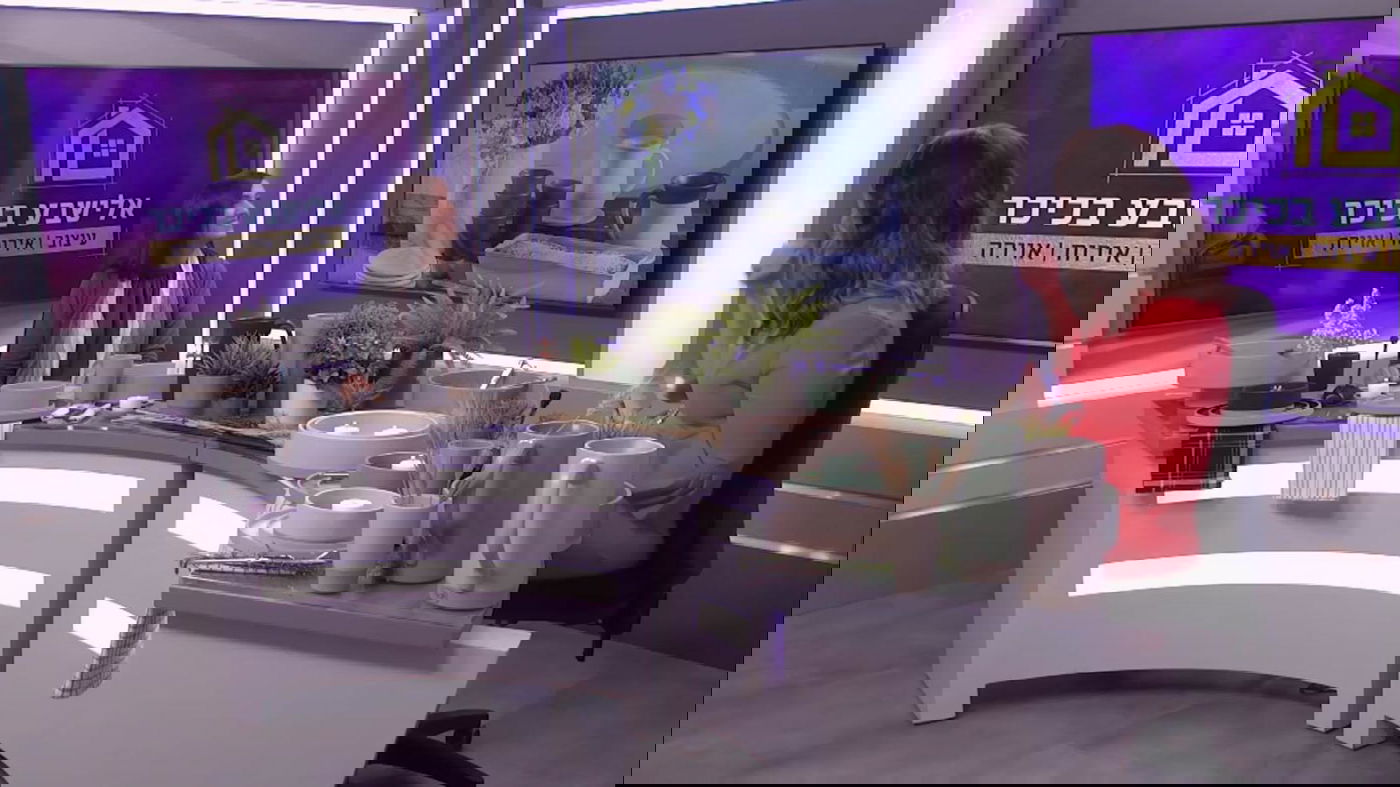 "אלישבע בכיכר": פרחים, פירות וכלים • צפו