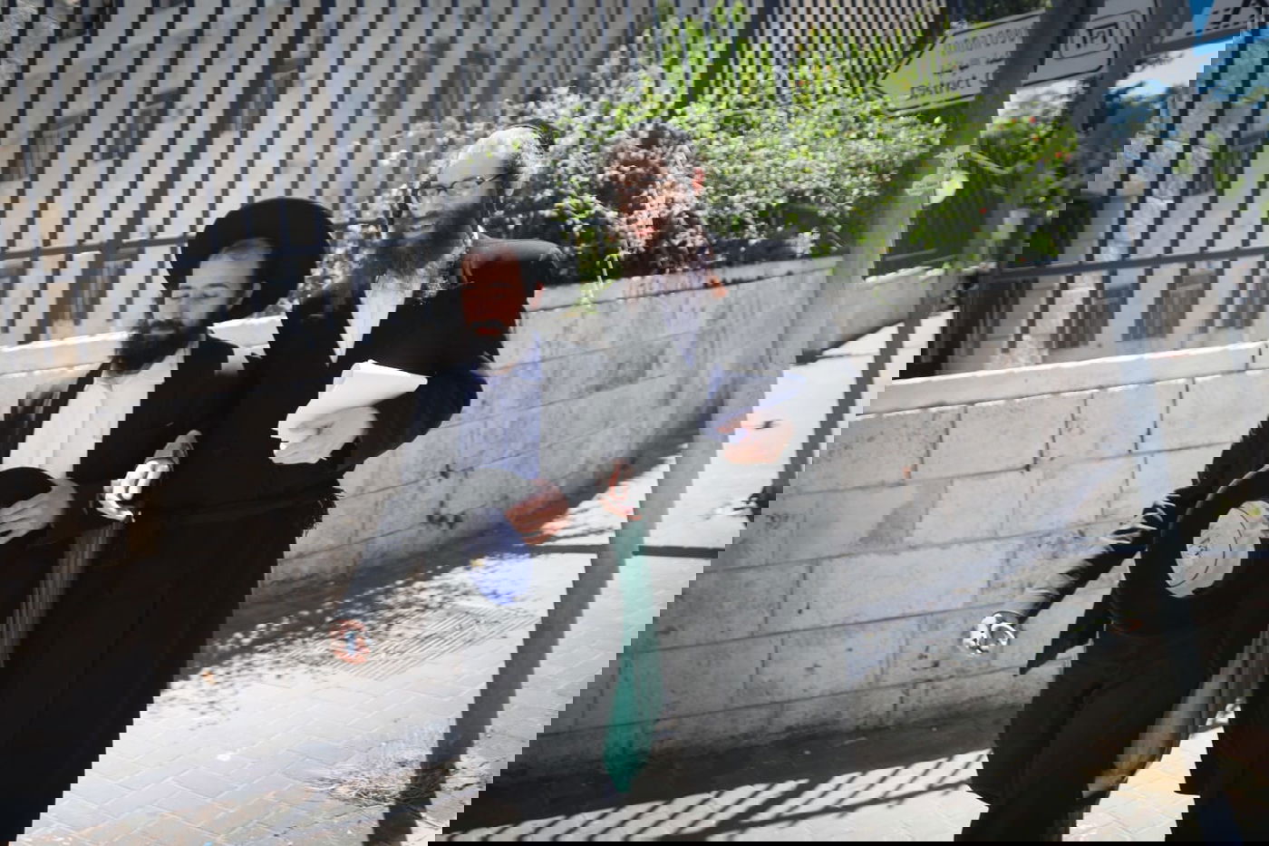 אלעזר רומפלר מואשם: התעלל בילדים, בכת