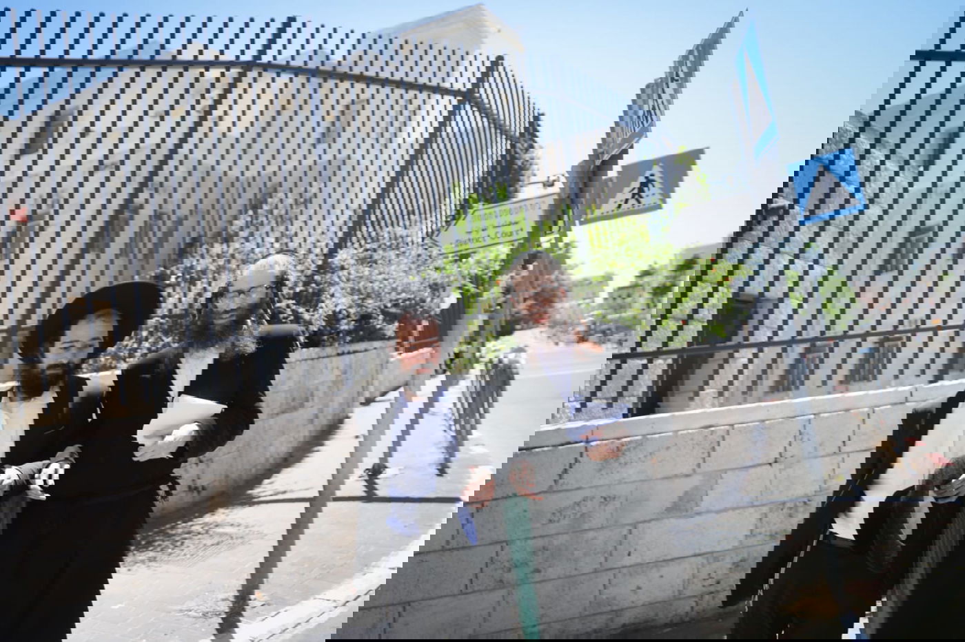 אלעזר רומפלר מואשם: התעלל בילדים, בכת