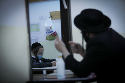 מלמד בחיידר בירושלים. אילוסטרציה, למצולם אין קשר לכתבה