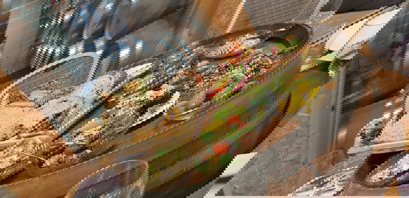 החברים הפתיעו את פיני איינהורן לכבוד הלידה