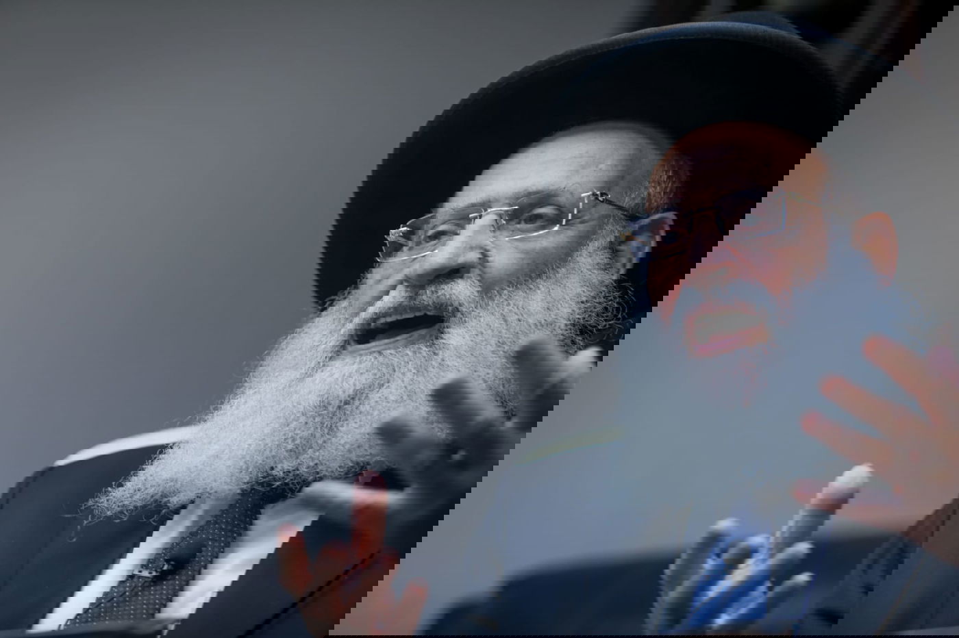 הגאון רבי ראובן אלבז בראיון ל'כיכר השבת'