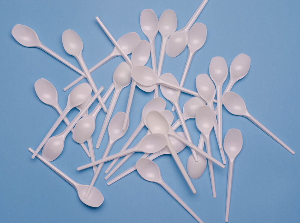 כפית חד פעמית בתוך משקה חם זה מסוכן?