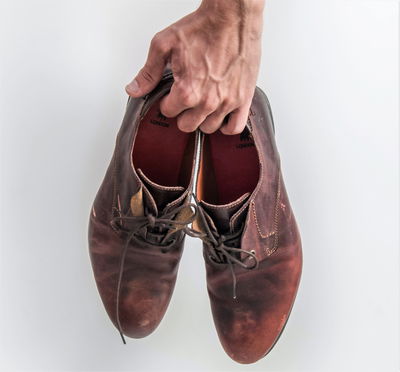 כך מונעים ריח רע מהנעליים