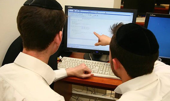 חרדים עובדים. אילוסטרציה