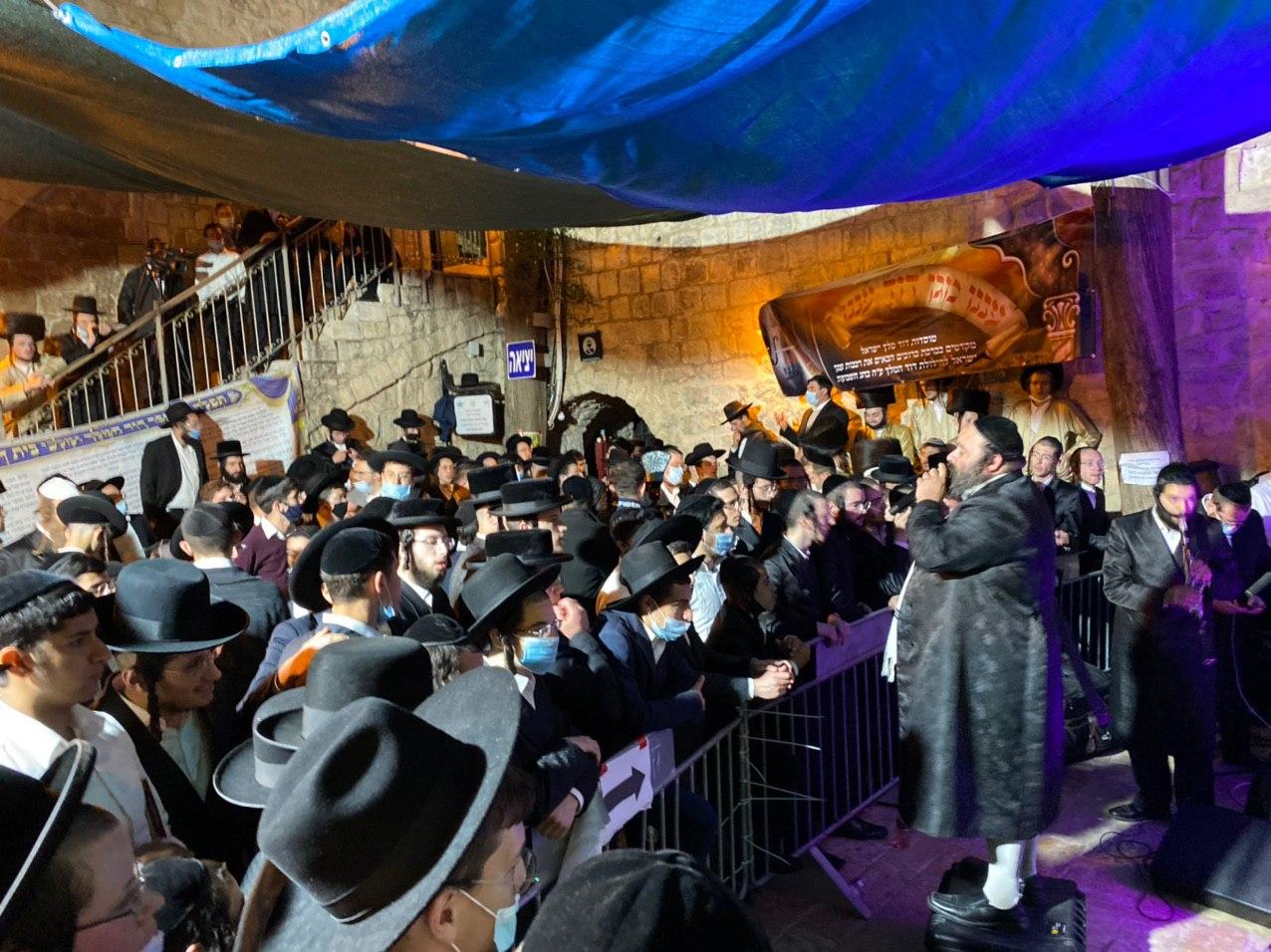 מאות רקדו ב'מלווה מלכה' בקבר דוד המלך