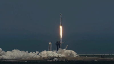 לראשונה: חללית פרטית שוגרה לחלל • צפו