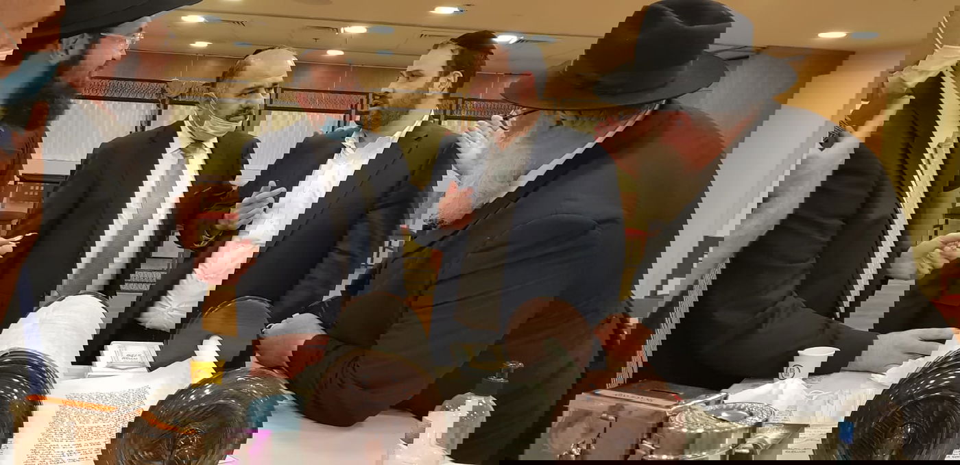 אחדות: שרים וח"כים כתבו אות בספר התורה