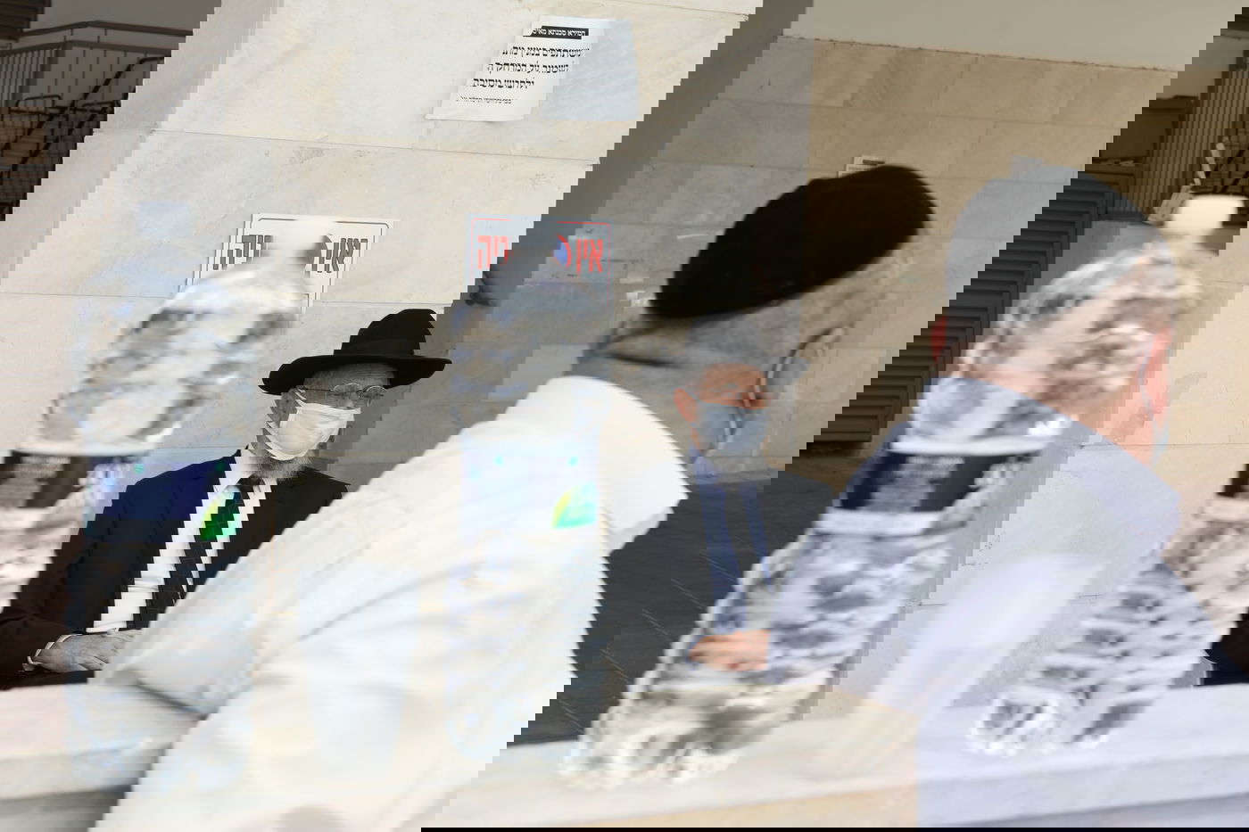 הספד על הרב עוזר דרורי: 'הפריע לו שנשים טיפלו בו כשהיה מונשם'