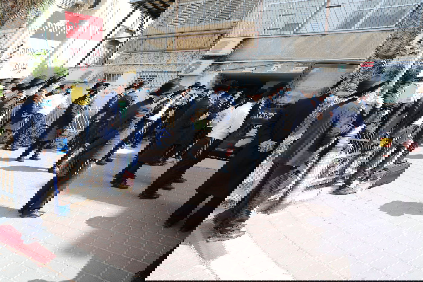 הספד על הרב עוזר דרורי: 'הפריע לו שנשים טיפלו בו כשהיה מונשם'