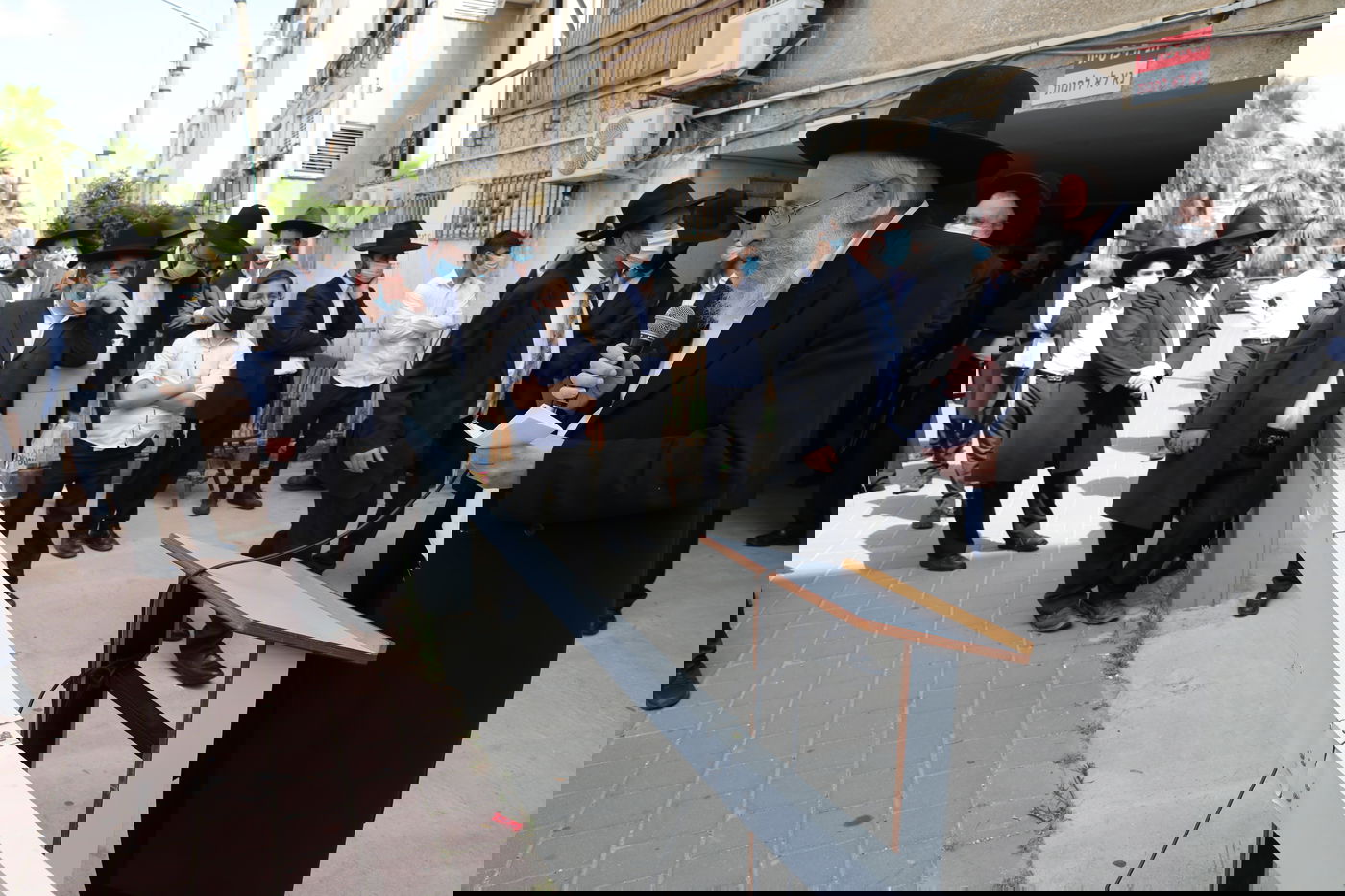 הספד על הרב עוזר דרורי: 'הפריע לו שנשים טיפלו בו כשהיה מונשם'