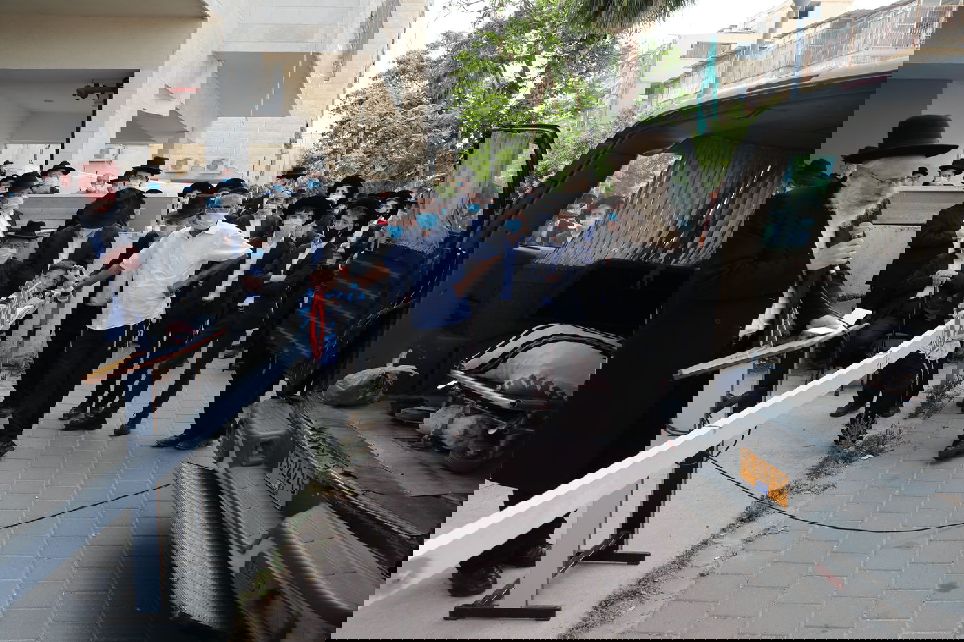 הספד על הרב עוזר דרורי: 'הפריע לו שנשים טיפלו בו כשהיה מונשם'