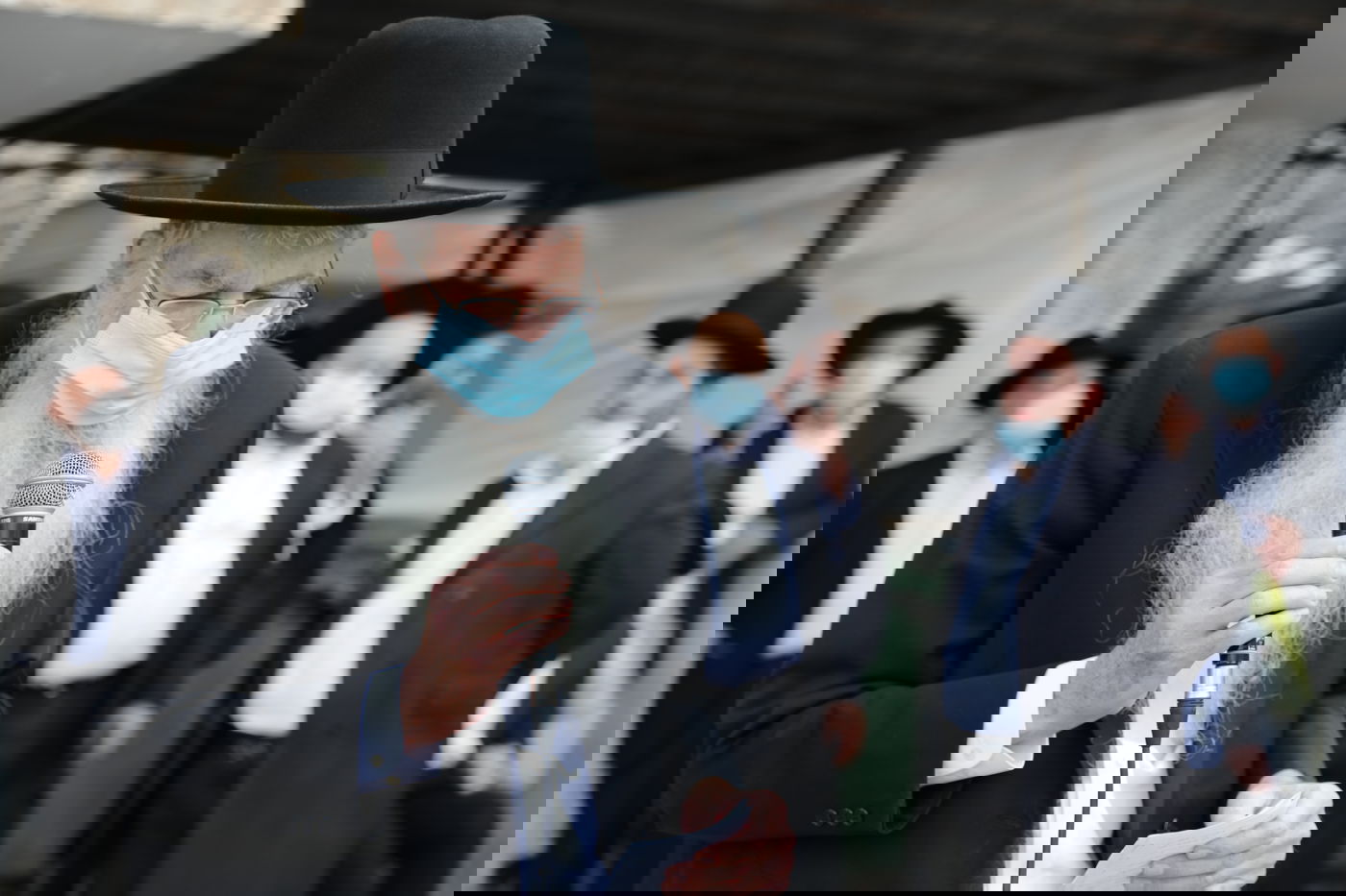 הספד על הרב עוזר דרורי: 'הפריע לו שנשים טיפלו בו כשהיה מונשם'