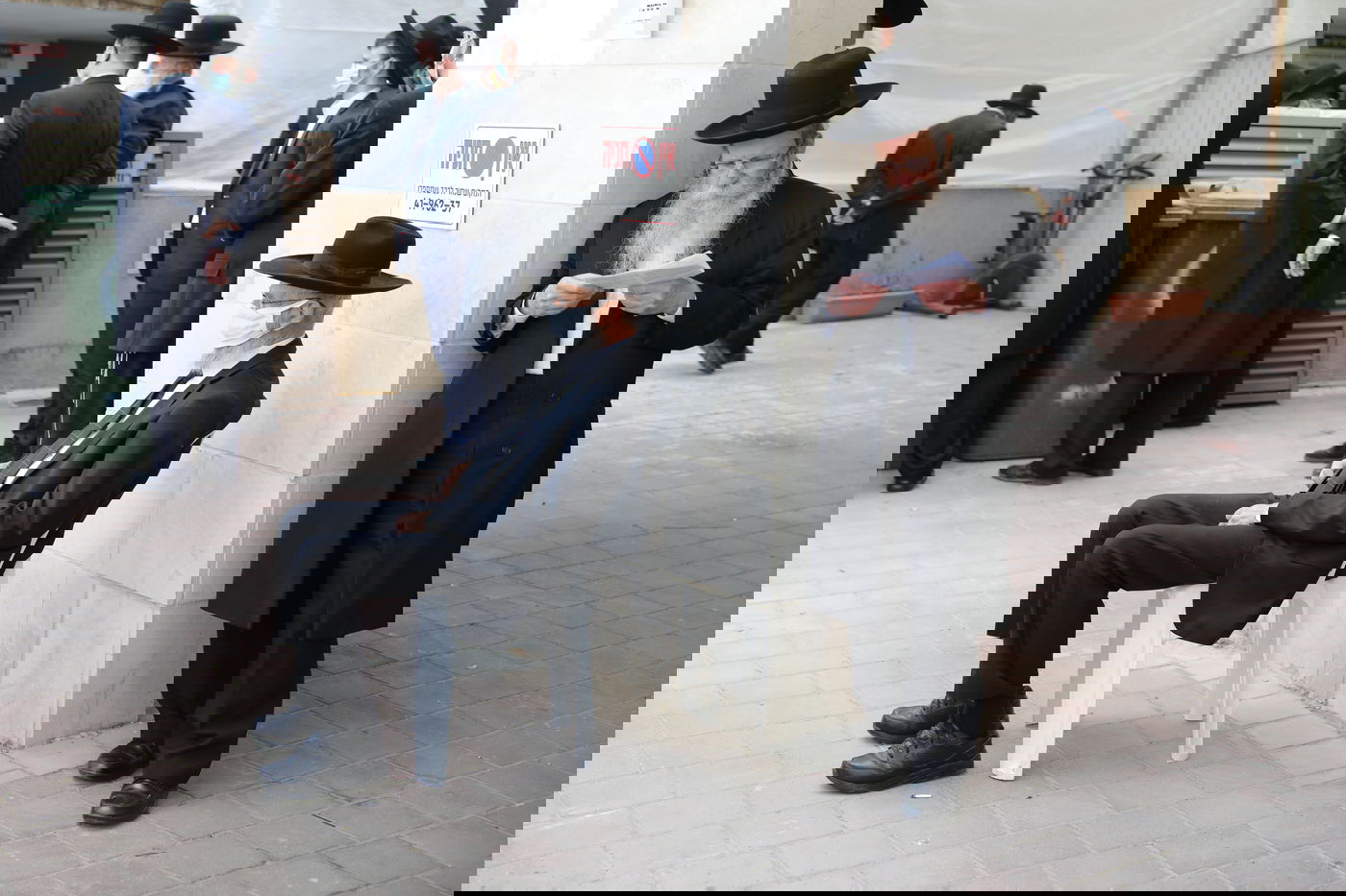 הספד על הרב עוזר דרורי: 'הפריע לו שנשים טיפלו בו כשהיה מונשם'